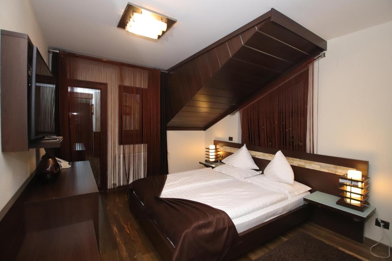 Hotel Complex Cochet Buşteni Esterno foto