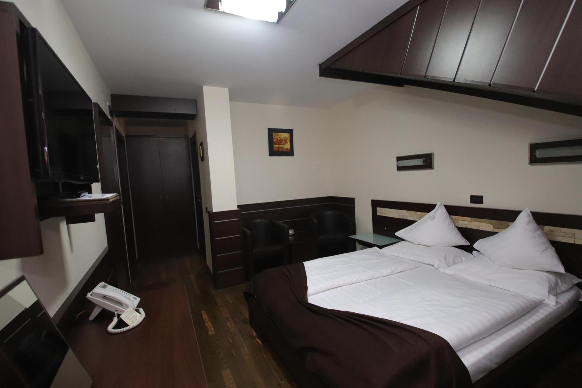 Hotel Complex Cochet Buşteni Esterno foto