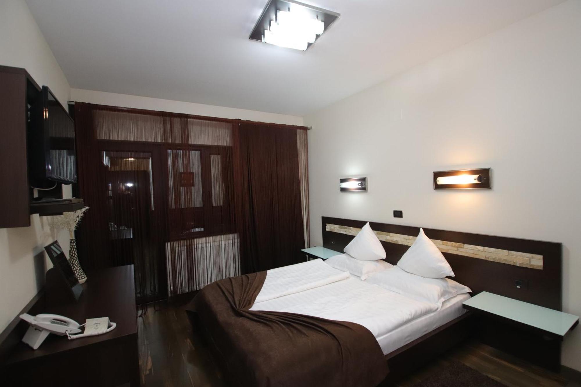 Hotel Complex Cochet Buşteni Esterno foto