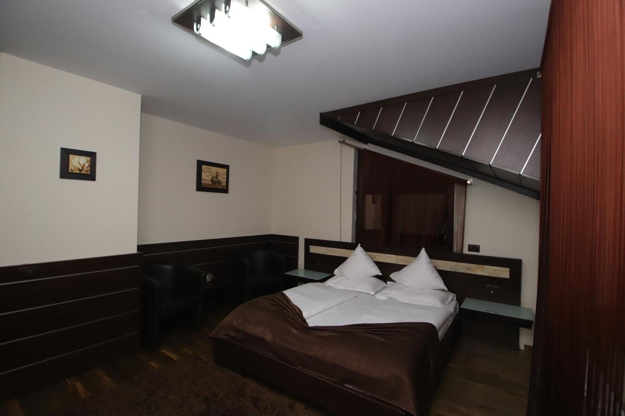 Hotel Complex Cochet Buşteni Esterno foto