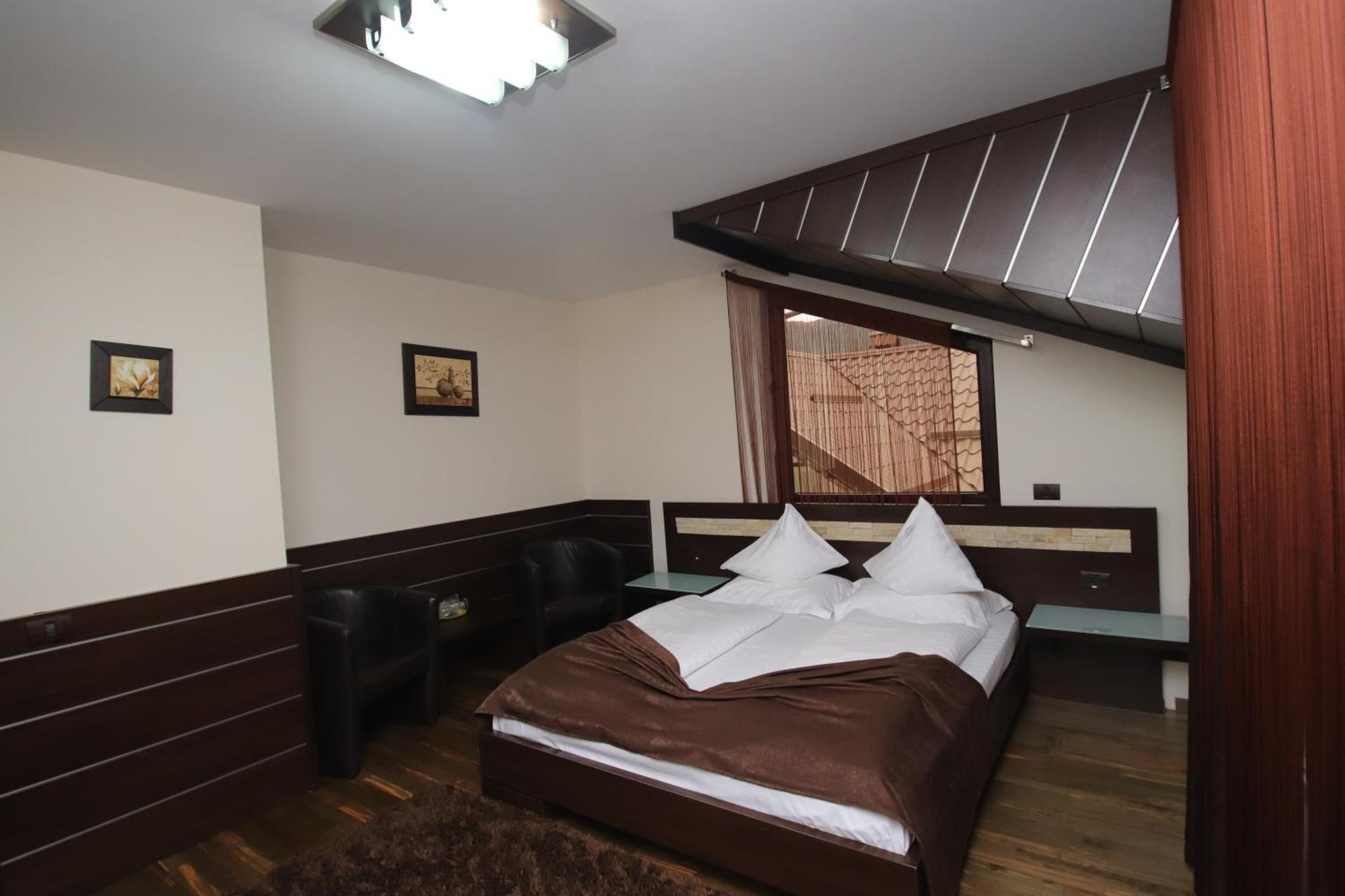 Hotel Complex Cochet Buşteni Esterno foto