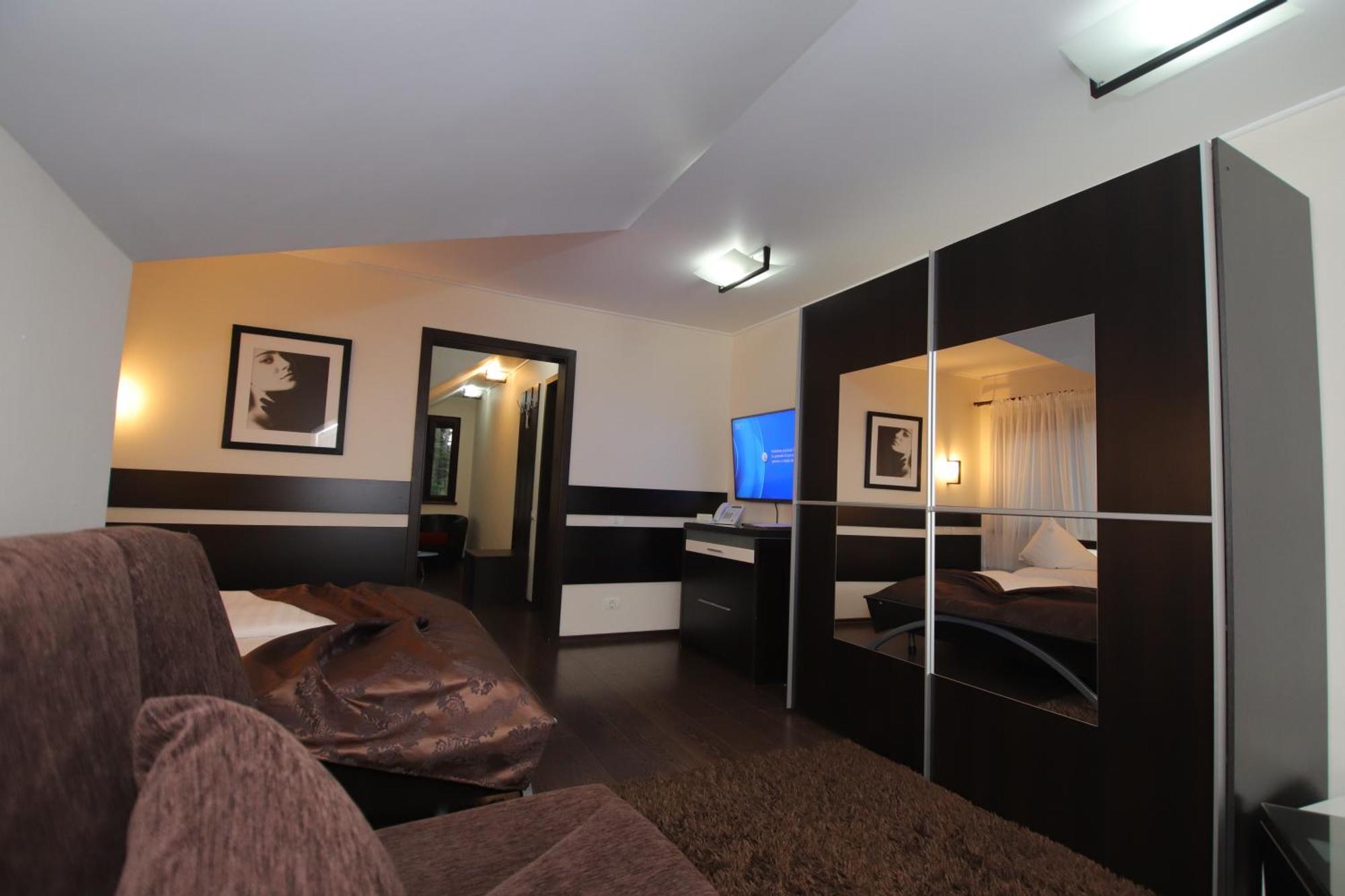 Hotel Complex Cochet Buşteni Esterno foto