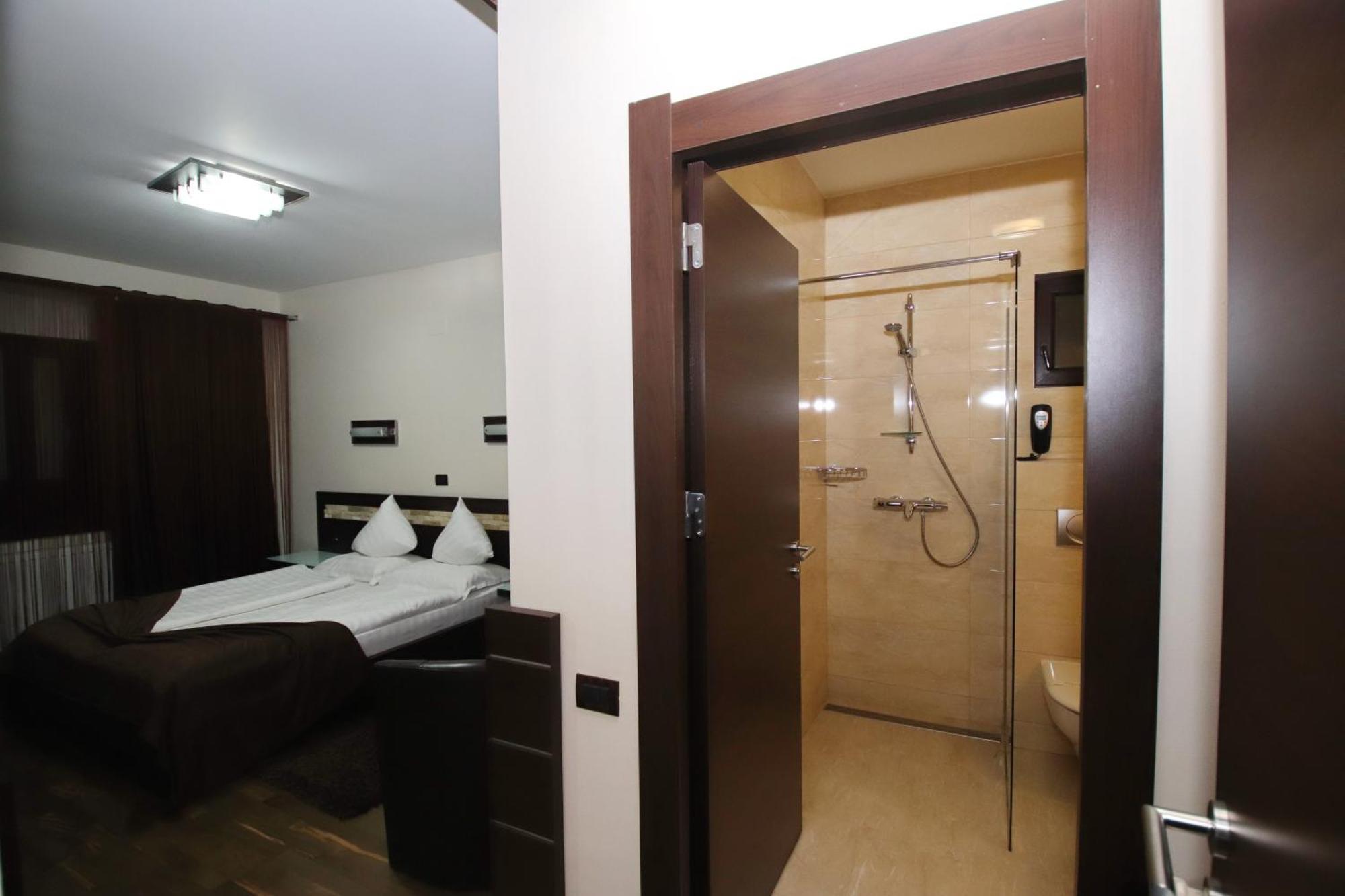 Hotel Complex Cochet Buşteni Esterno foto