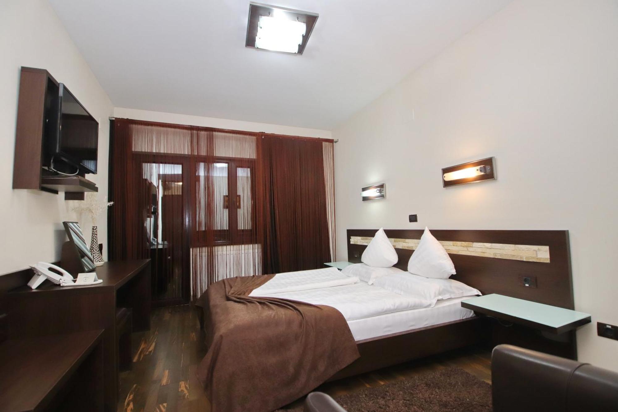 Hotel Complex Cochet Buşteni Esterno foto