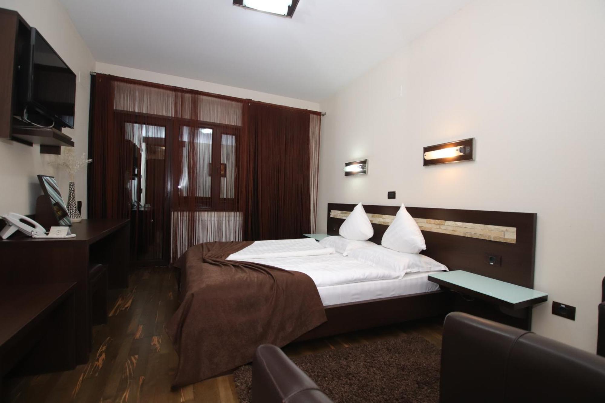 Hotel Complex Cochet Buşteni Esterno foto