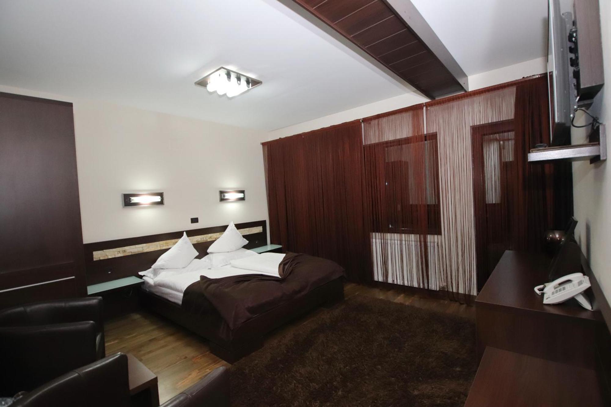 Hotel Complex Cochet Buşteni Esterno foto