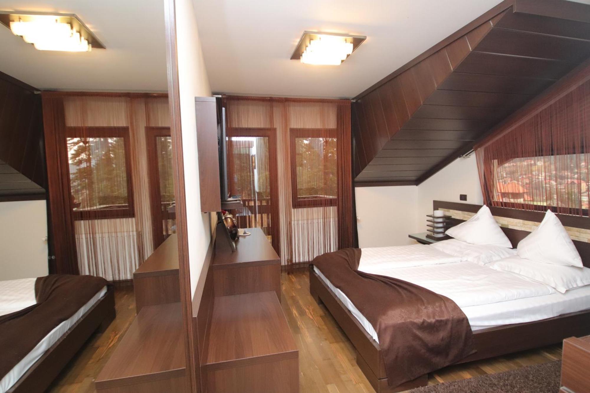 Hotel Complex Cochet Buşteni Esterno foto