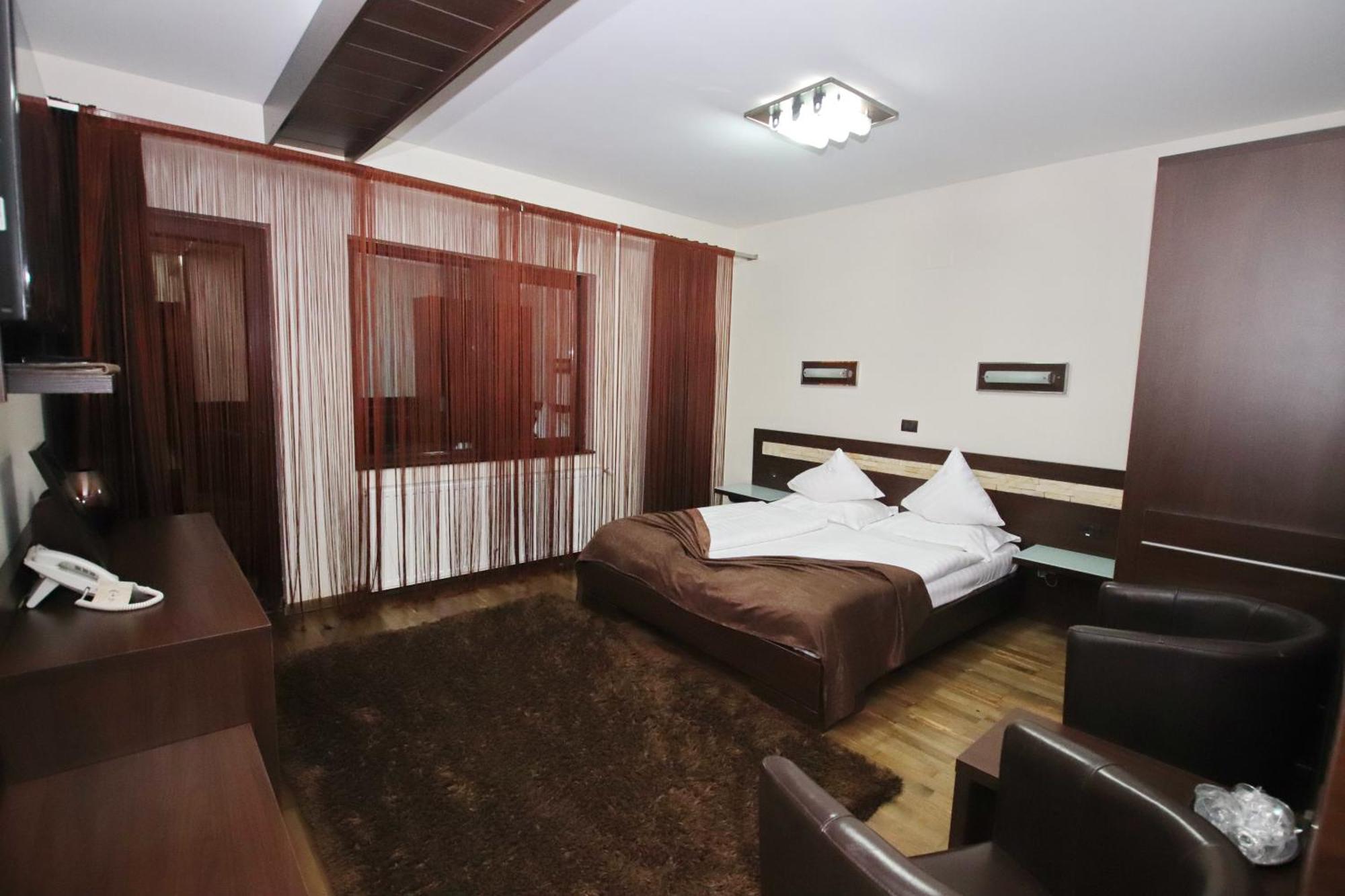 Hotel Complex Cochet Buşteni Esterno foto