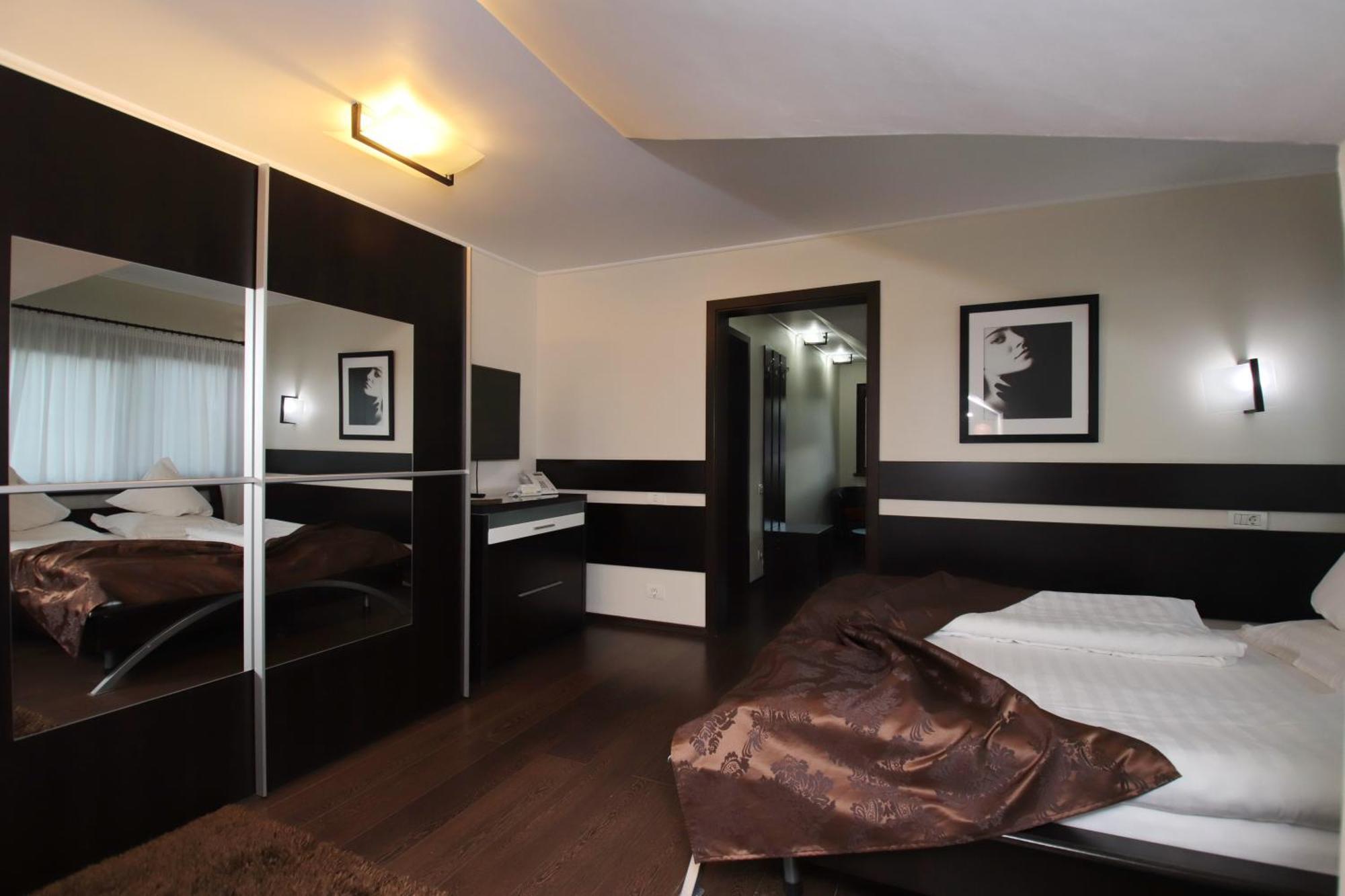Hotel Complex Cochet Buşteni Esterno foto