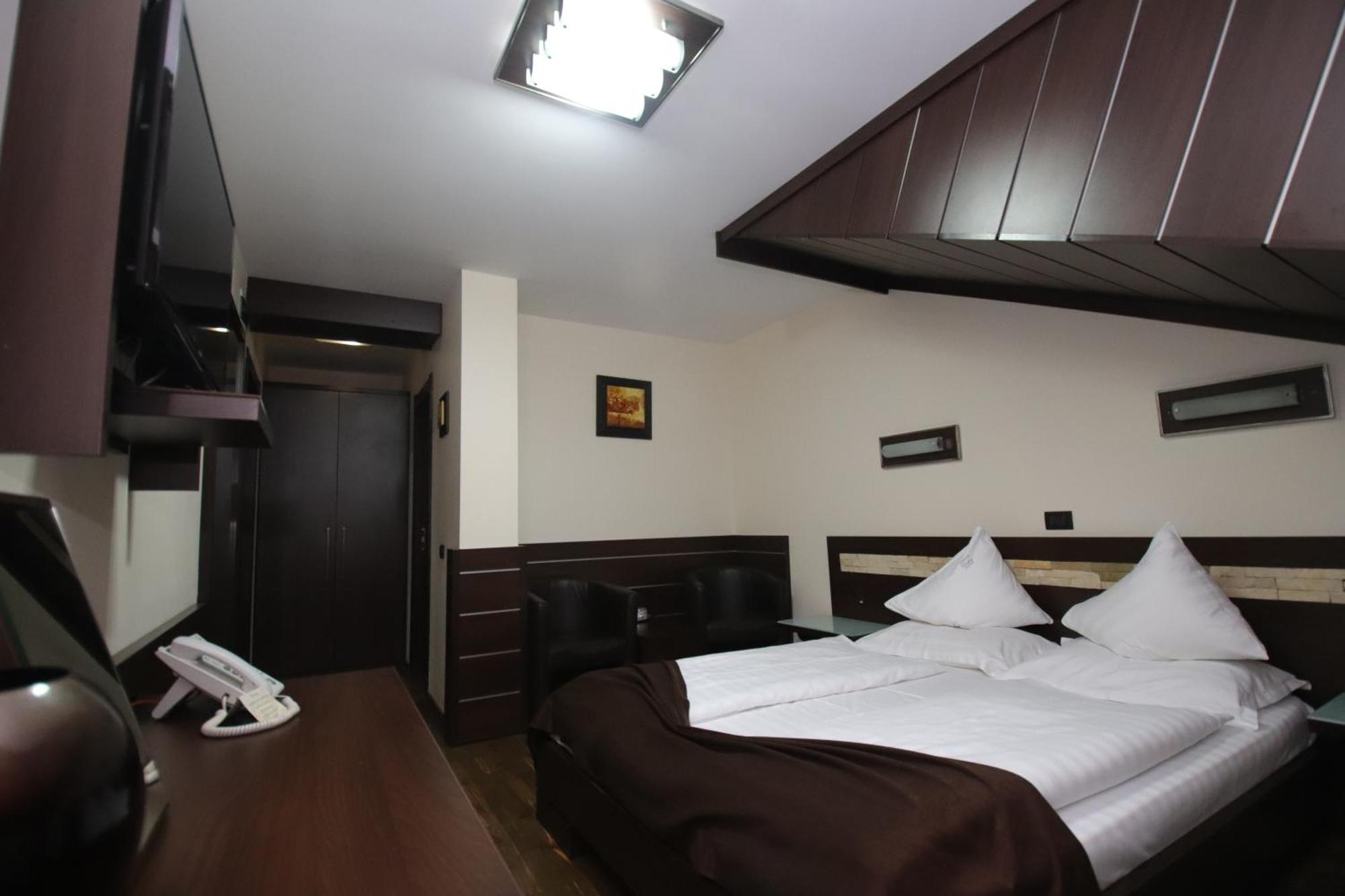 Hotel Complex Cochet Buşteni Esterno foto